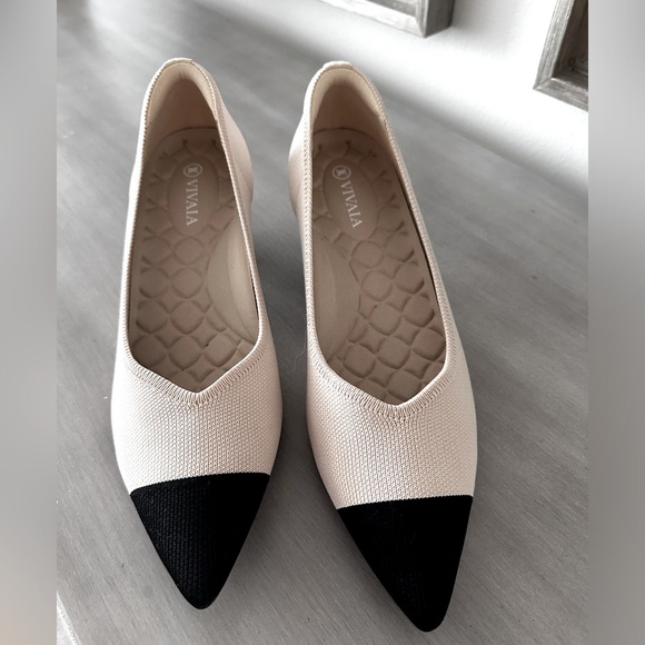Vivaia pointed toe kitten heels - Picture 1 of 5